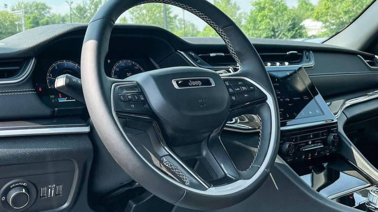 2021-Jeep®-Grand-Cherokee-L-Altitude.-Peel-Chrysler-FIAT-2