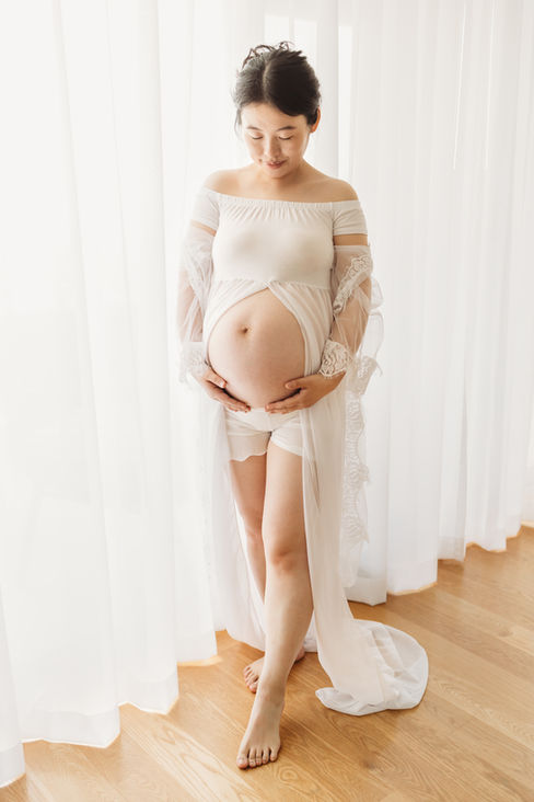 In studio, lifestyle, maternity photographer