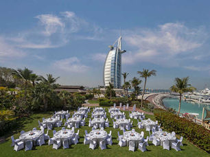 Outdoor & Experiential Corporate Events in Dubai: Why Companies Are Moving Away from Hotels