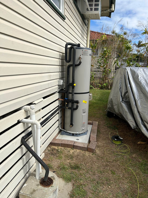 Electric HWS installation Brisbane. Hot water system sandgate 