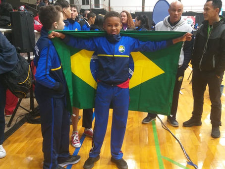 Riquelve, é campeão sul-americano de kung fu wushu, modalidade sanda, categoria kids, 39 kg.