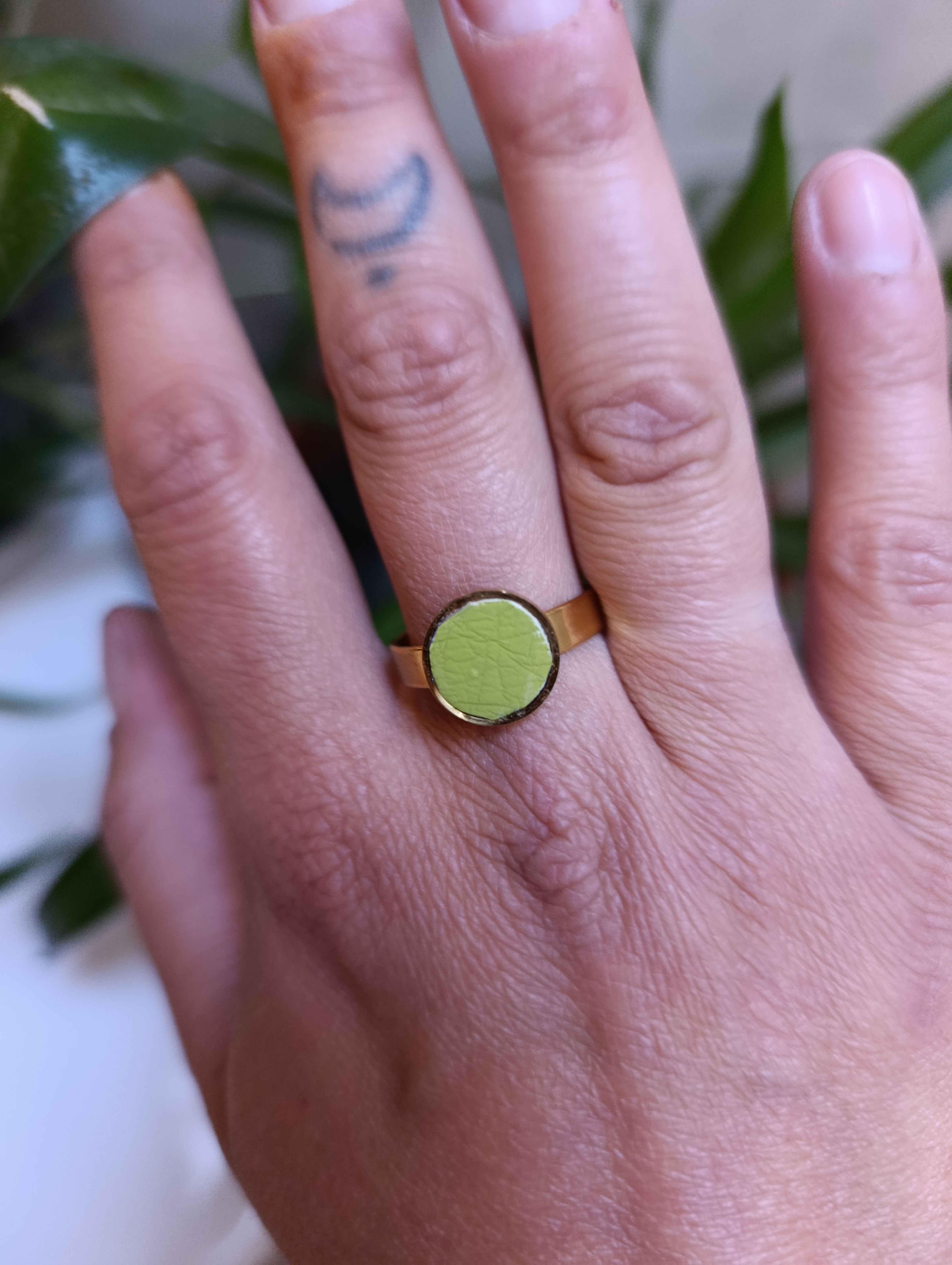 Bague en acier inoxydable et simili cuir recyclés
