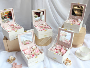 Why Jewelry Brands Like Pandora Are Turning to Preserved Flower Gift Boxes