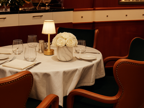 How Premium Hotels And Restaurants Layout Table Flowers