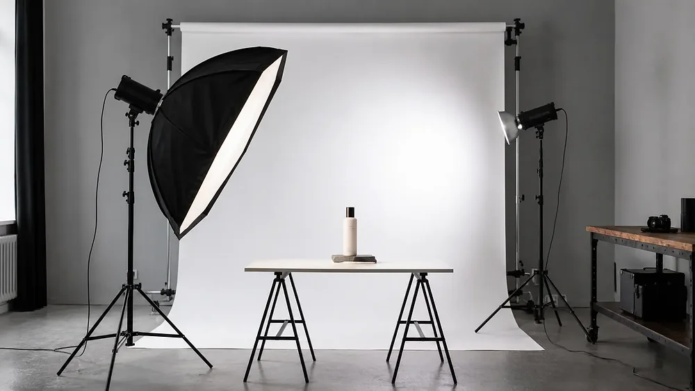 Flaşçı clarifies role of background lighting in studio photography