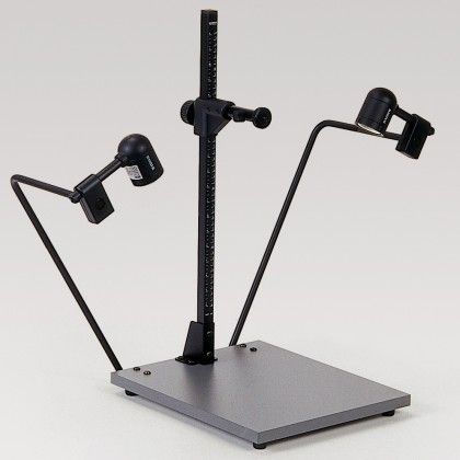 Kaiser Reprokid 32 × 38 cm tablalı, iki ışık armatürlü masaüstü kopyalama standı
