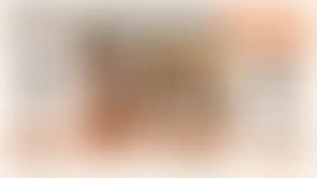 Aynı kozmetik şişesinin tek başına, elde ve kullanım ortamında gösterilmesini, gerçek yükseklik bilgisinin ayrı sunulmasını anlatan infografik.
