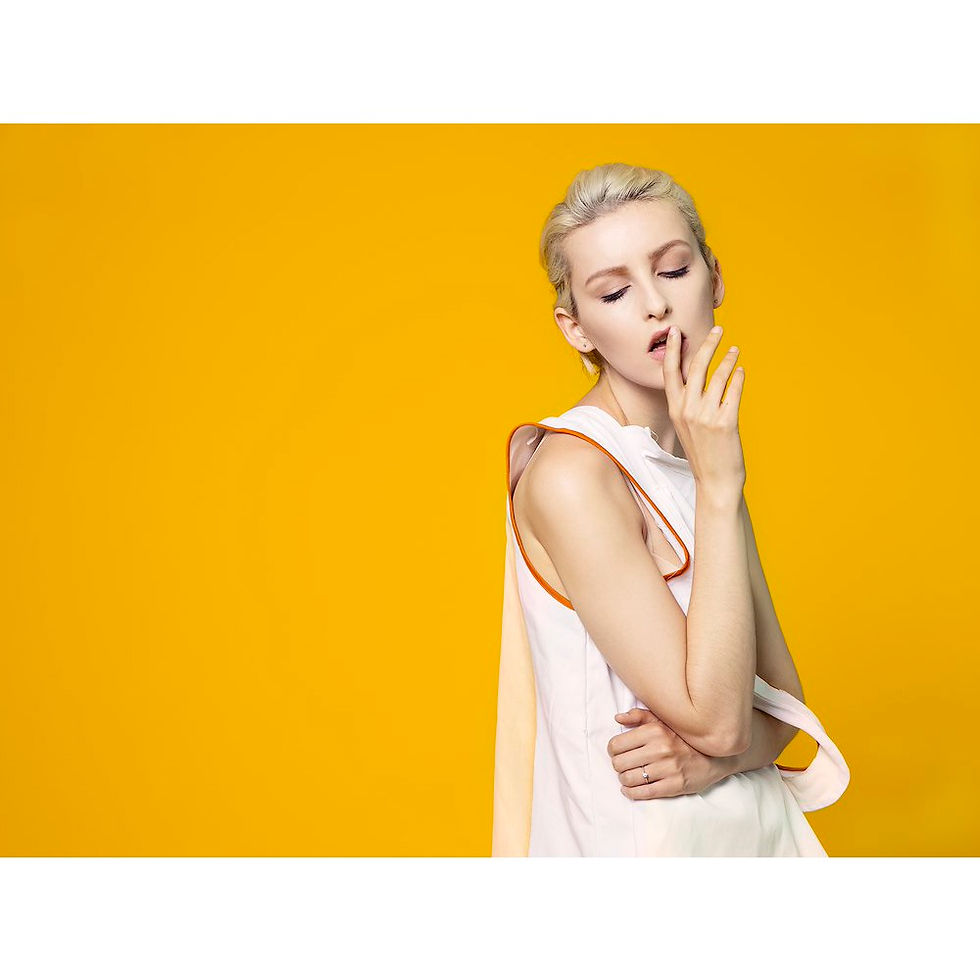 Küçük resim: colorama buttercup sarı kağıt fon ile örnek fotoğraf