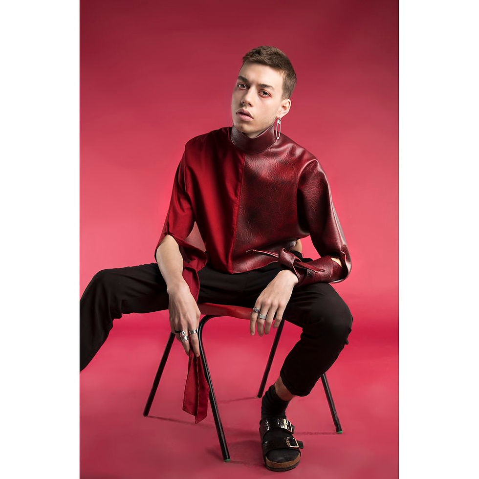 Küçük resim: colorama crimson kırmızı kağıt fon ile örnek fotoğraf