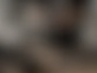 Tenba kamera çantası ile fotoğraf ekipmanlarını düzenli ve güvenli şekilde hazırlayan fotoğrafçı