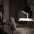 LED sürekli ışık ve paraflaş kullanılan profesyonel ürün fotoğrafçılığı stüdyosu, saat çekimi için hazırlanan reklam fotoğrafı seti