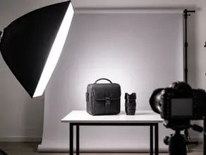 Paraflaş softbox kullanımıyla küçük stüdyoda e ticaret ürün fotoğrafı çekim setupı