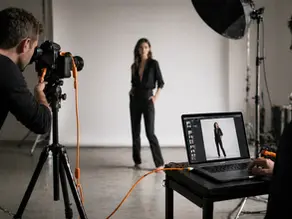 Stüdyo çekiminde tethering sistemi ile kameradan laptopa anlık fotoğraf aktarımı ve profesyonel iş akışı