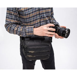 Küçük resim: Tenba AXIS V2 Askılı MultiCam Kamuflajlı Sling ve Bel Çantası 4L 24-70mm Lens Uyumlu