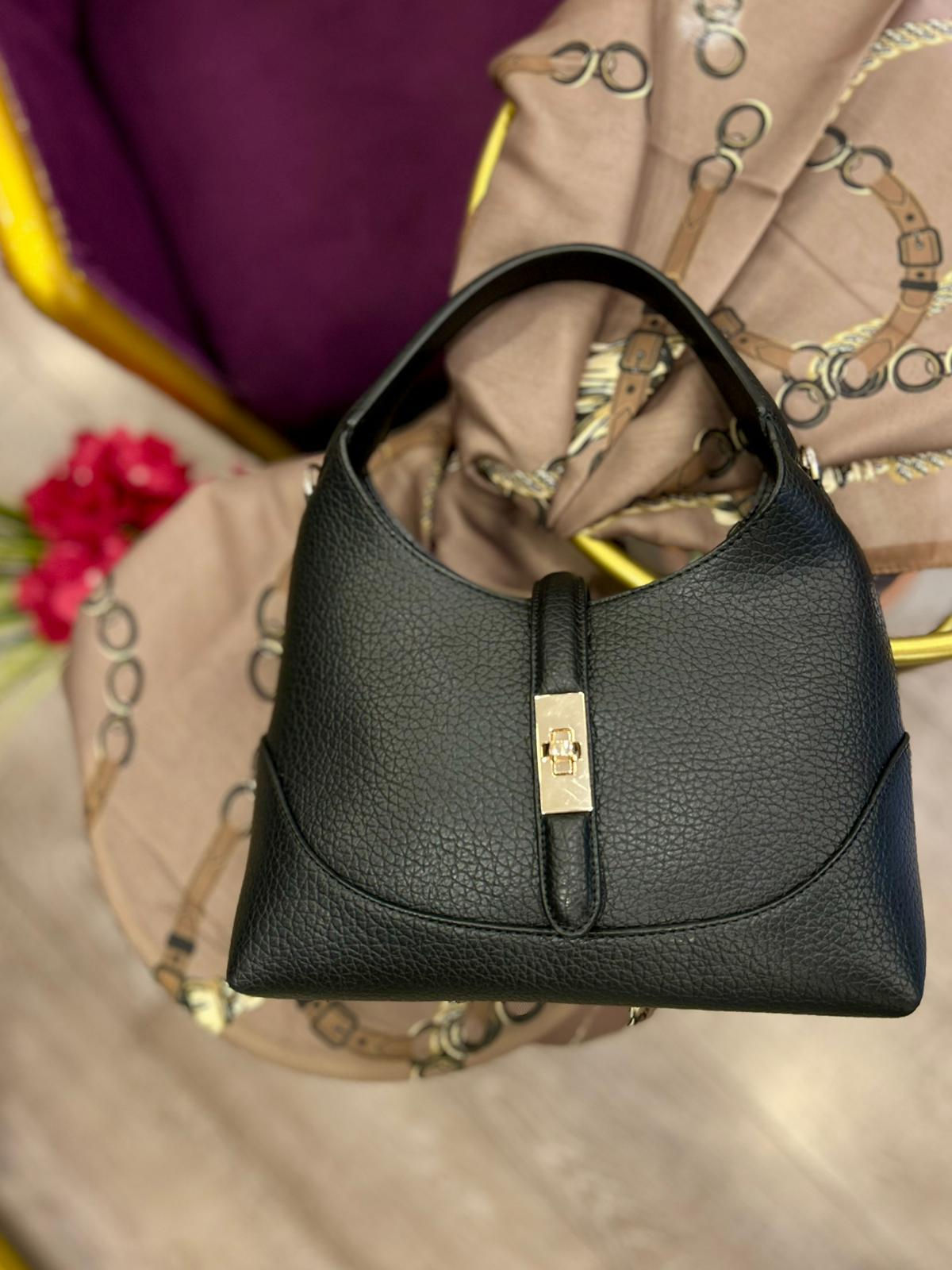 Levidor Gold Aksesuarlı El Çantası