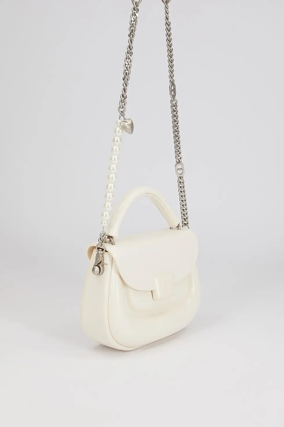 Küçük resim: KALP AKSESUARLI EL ÇANTASI