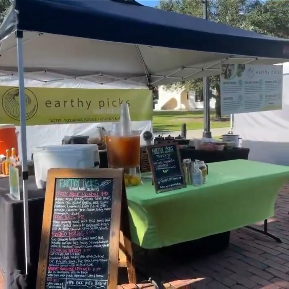 Earthy Picks first Lake Eola Market in Orlando, FL.