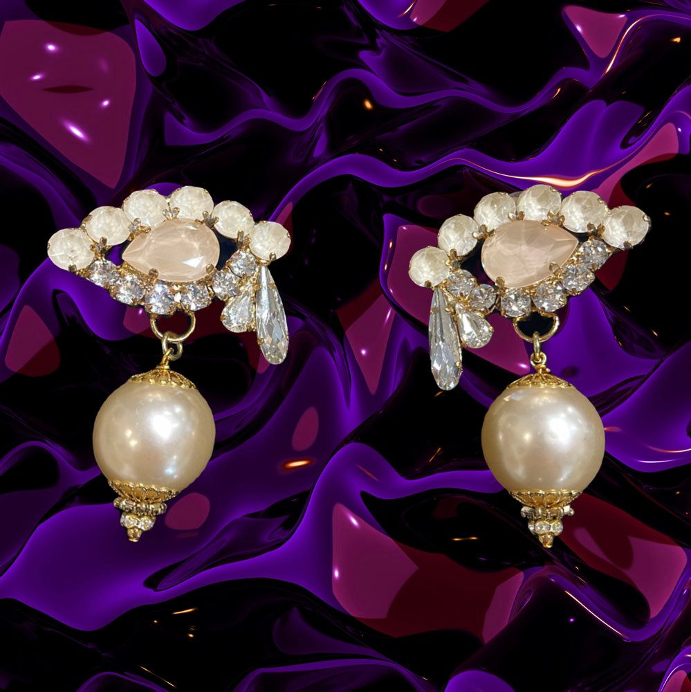 Lumiere Eye + Pearl Clip on earrings - House of Emmanuele 