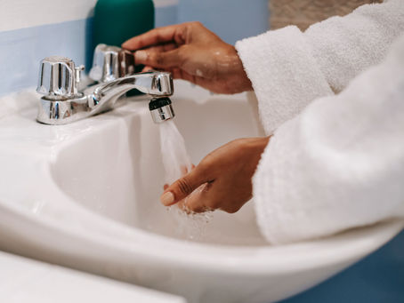 Rotten-Egg Smell Only in Hot Water? It's Your Water Heater Anode (2026)
