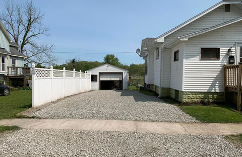 Picture of gravel limestone driveway repair.