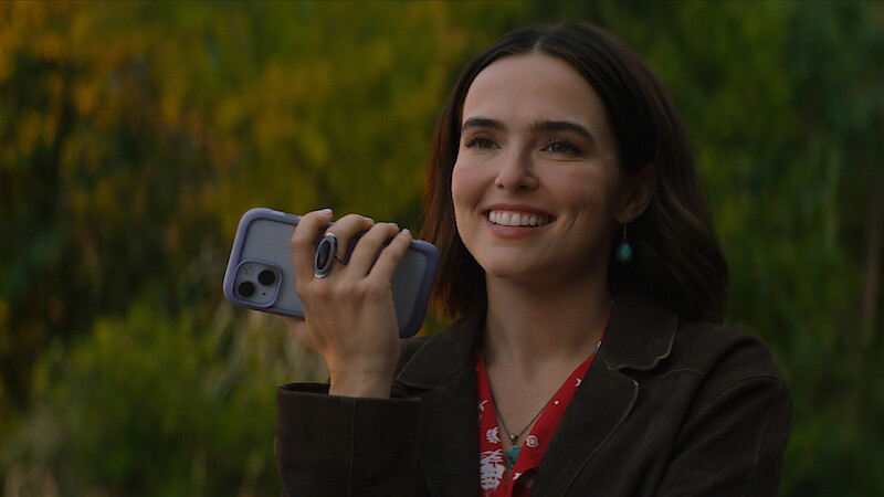 Credits: Zoey Deutch in Voicemails for Isabelle on Netflix