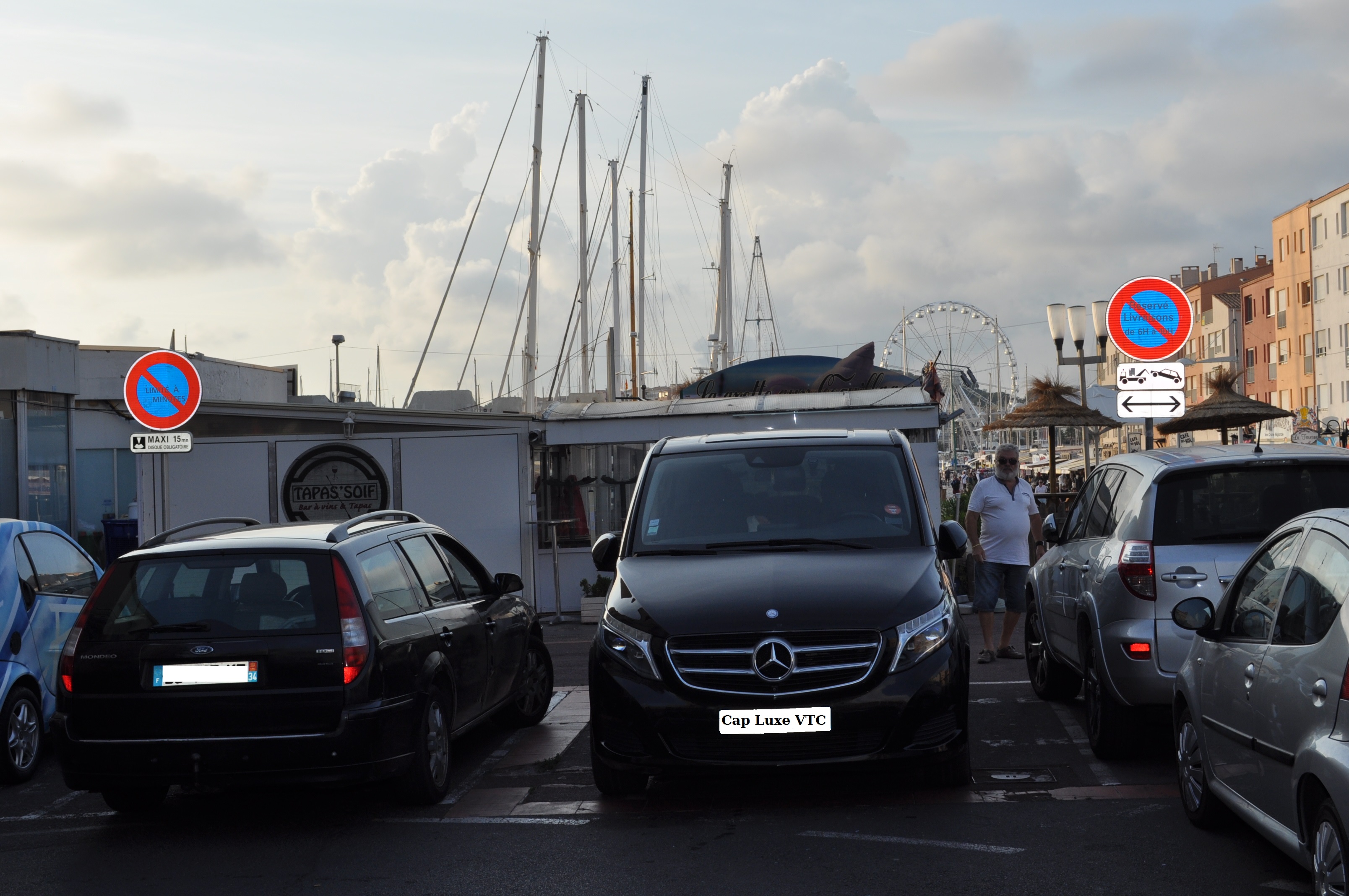Au restaurant sur le Port
