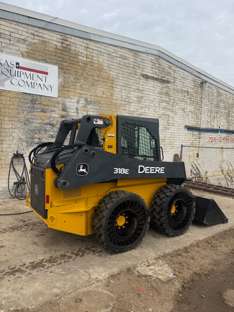 Thumbnail: skid steer loader side view