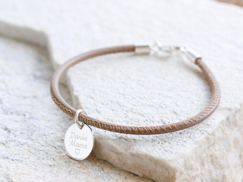 Braune Lederarmband mit Anhänger: "Danke Mama"