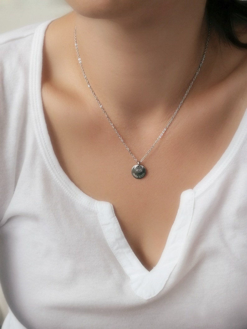 Silberne Halskette mit kleinem Anhänger