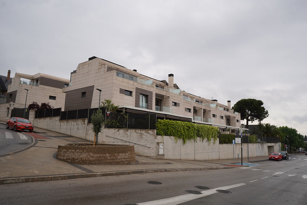 ejemplo de fotografía inmobiliaria antes de edición realizada en un día nublado