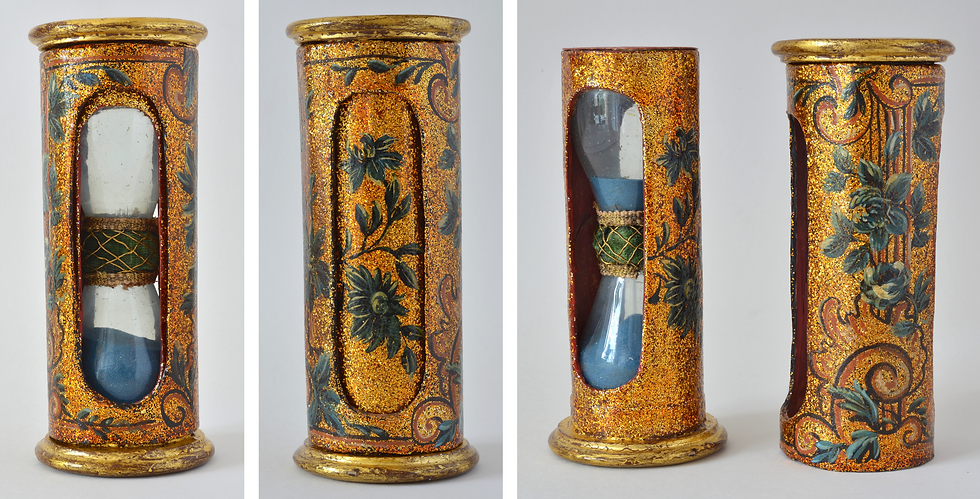 Ampulheta de viagem (vistas aberta e fechada), atribuída a Guillaume Martin, França, c. 1730–40. © Galerie Delalande.