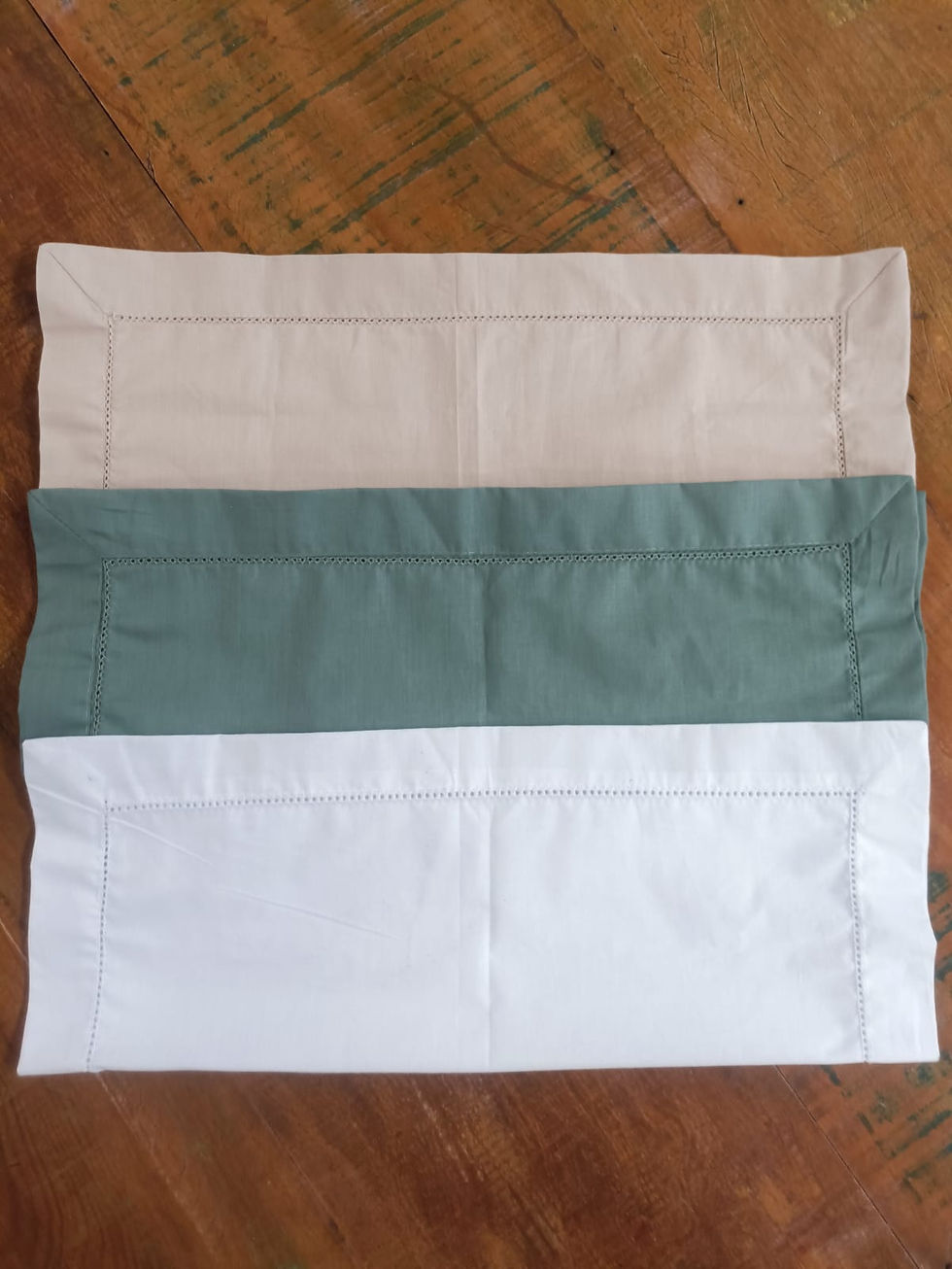 R$ 3,80 und / Guardanapo Ponto Ajour 40 x 40 cm