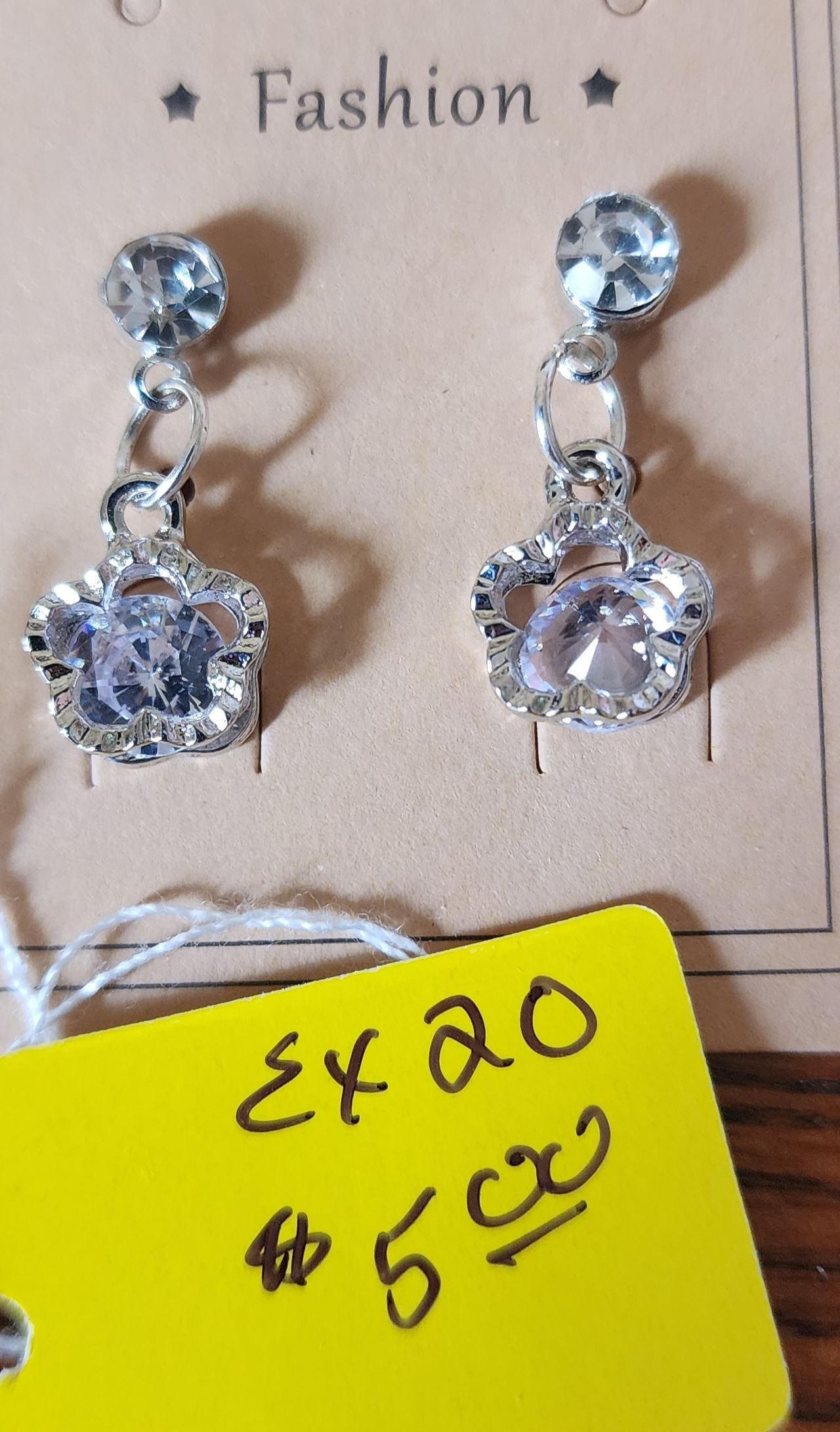 Sparkle post Silver flower