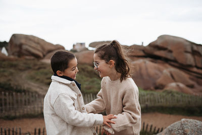 Séance photo famille Côte de granit rose Bretagne