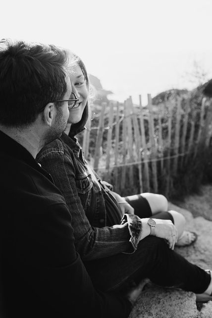 Séance photo de couple au couché de soleil à Perros Guirec