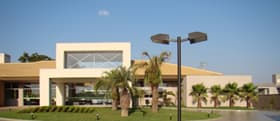 fachada de um luxuoso condominío