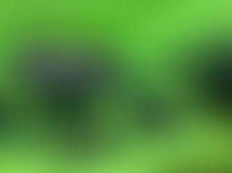 vários aparelhos eletrônicos sob um tecido verde