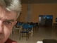 Um homem dentro de uma igreja