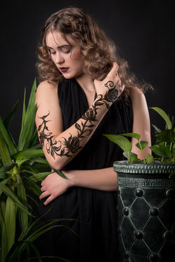 Kautkur pusnaktī Paula aizdomājusies