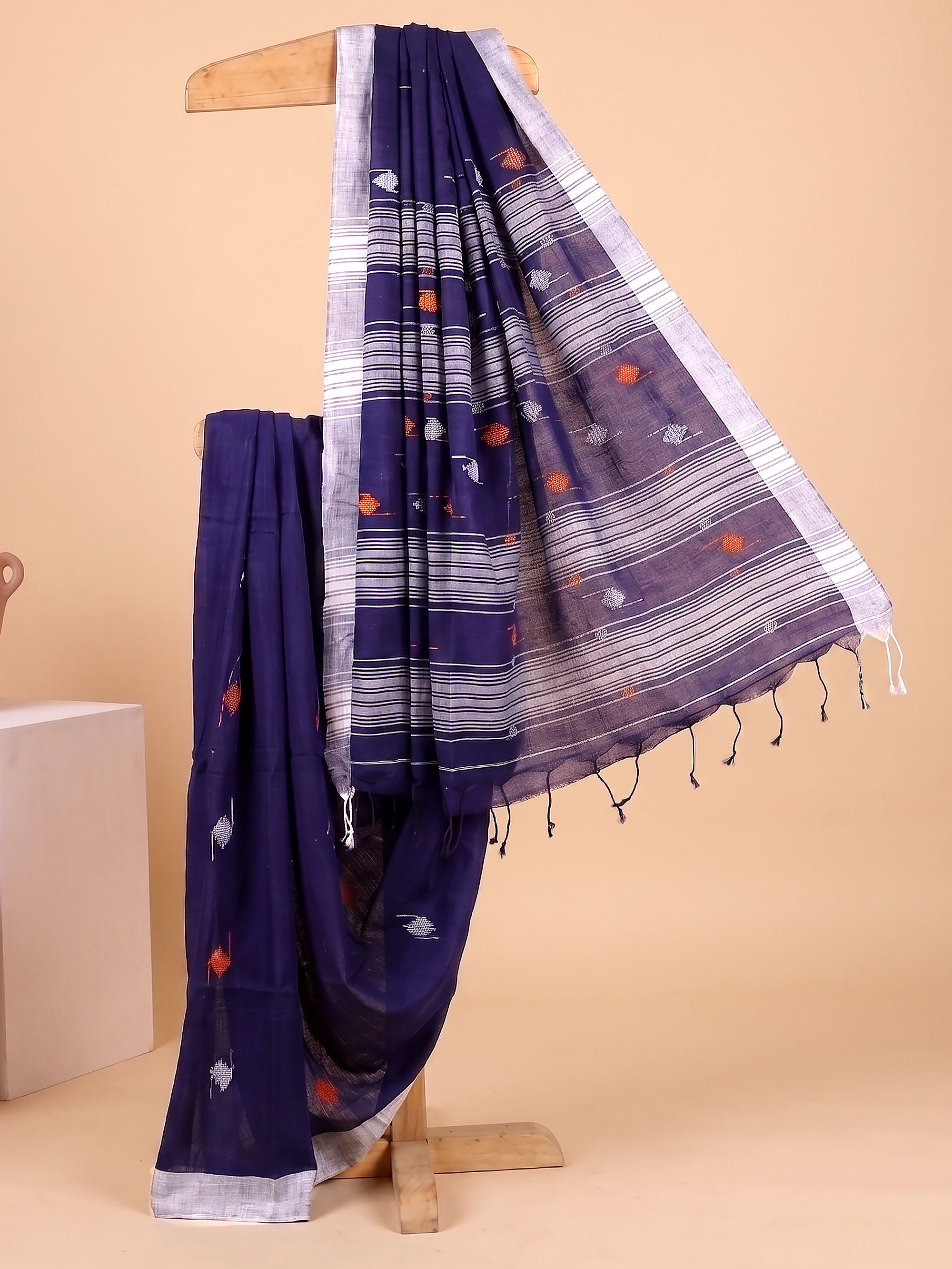 Jamdani Saree