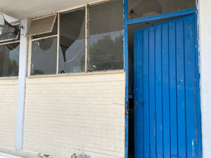 Aula deteriorada, salón de clases abandonado