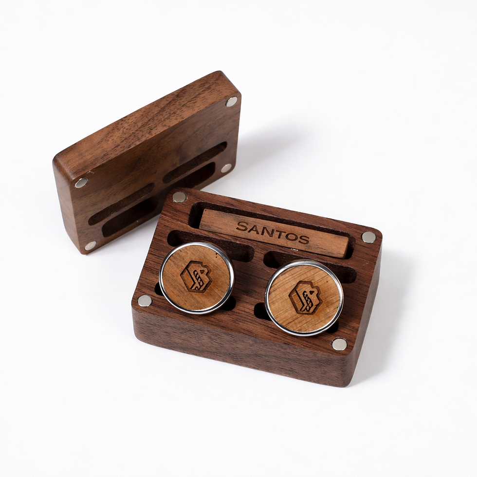 Mancuernillas premium con estuche artesanal de madera de nogal fondo blanco