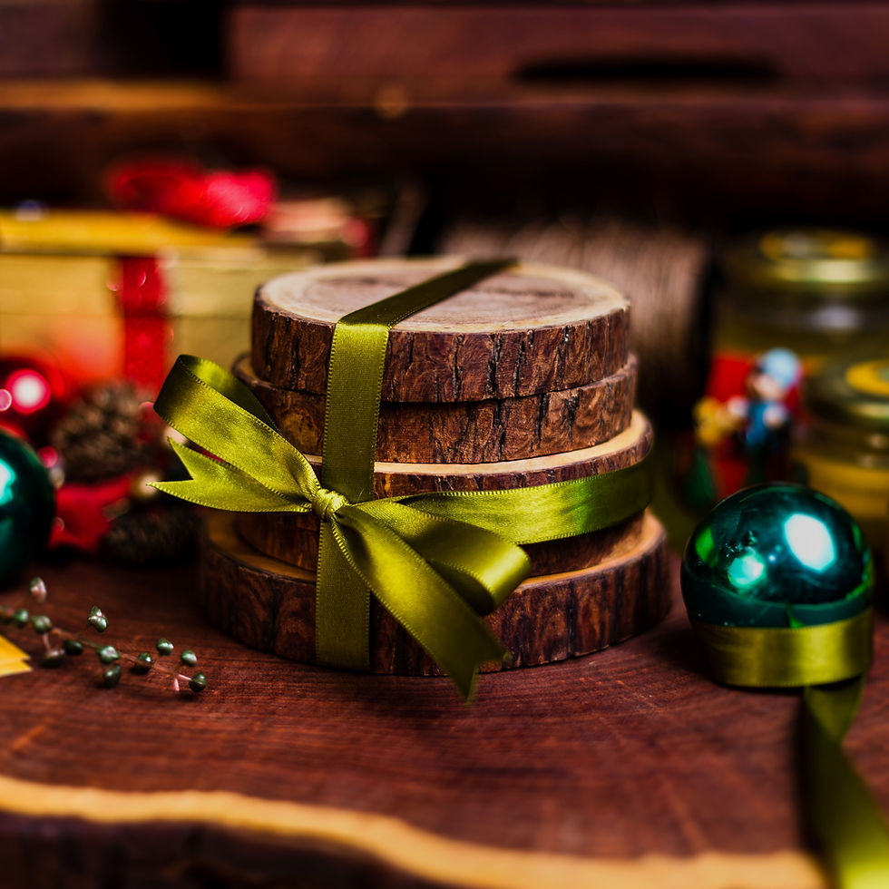 Miniatura: Accesorios de madera premium con vetas naturales, perfectos para bares y restaurantes.