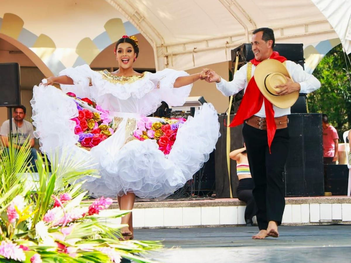 trajes típicos folclóricos