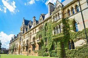Facade of a brown education institution with blue roofing