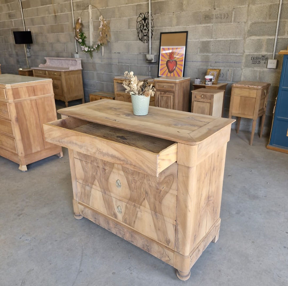 Miniature : Superbe commode Louis-Philippe en noyer – entièrement aérogommée