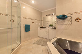 Prestige Care Aventura ALF spacious bright bathroom