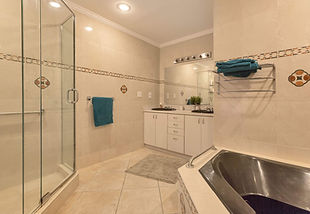 Prestige Care Aventura ALF spacious bright bathroom