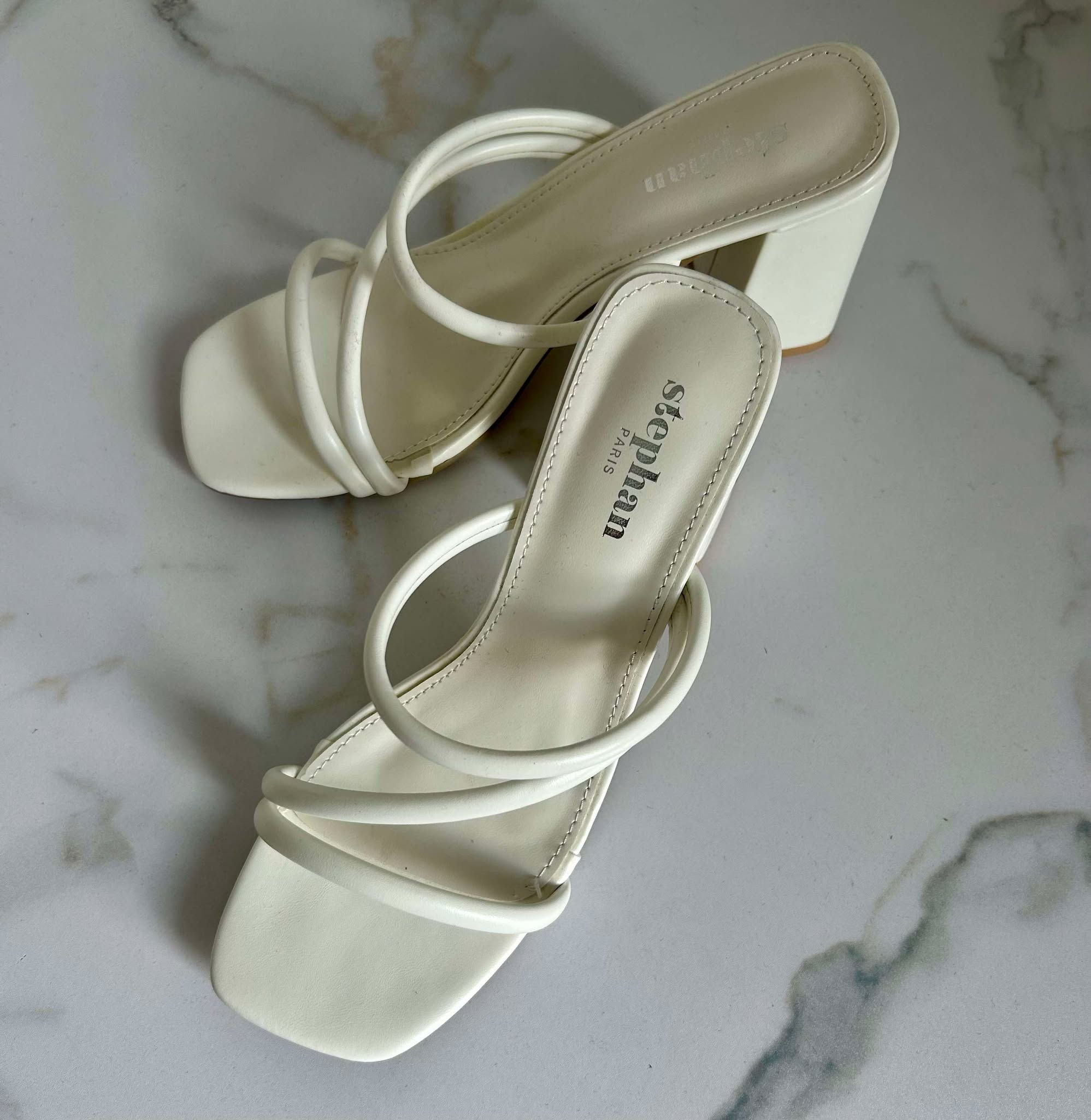 MULES À TALONS CARRÉS BRIDES FINES