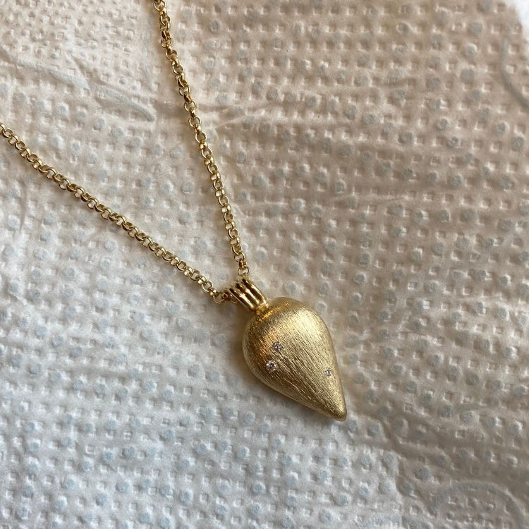 Moderní broušený zlatý náhrdelník a přívěsek s diamanty